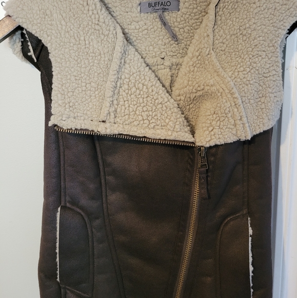 Vest - Picture 1 of 3